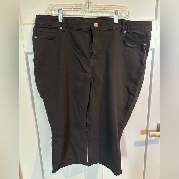 Lane Bryant Black Capri Pants Women’s Size 22 Stretch Cotton Blend - Picture 1 of 5